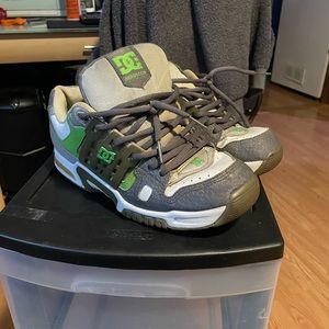 Dc men’s shoes size 12. Color white green and grey.